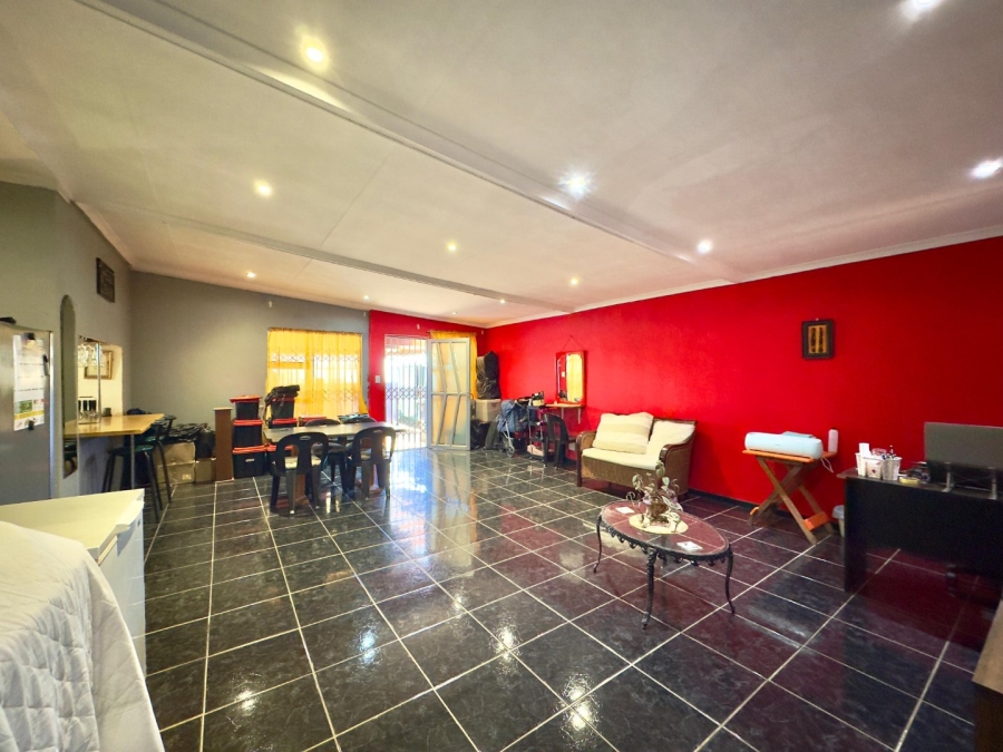 3 Bedroom Property for Sale in Lavender Hill Western Cape